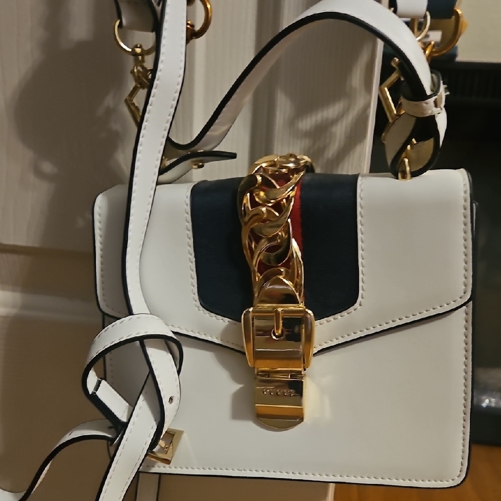 Gucci White and Black Crossbody Bag with Sleek Design, with 3 types of Dif strap